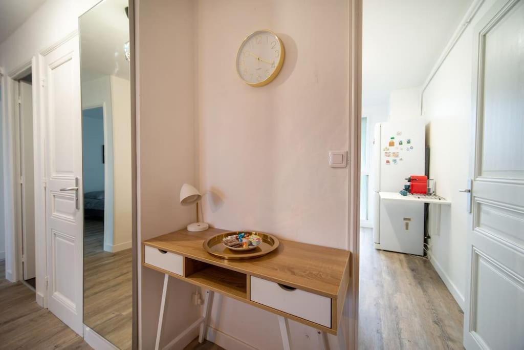 Fully Equipped Balcony Sleeps 7 Wifi Apartment