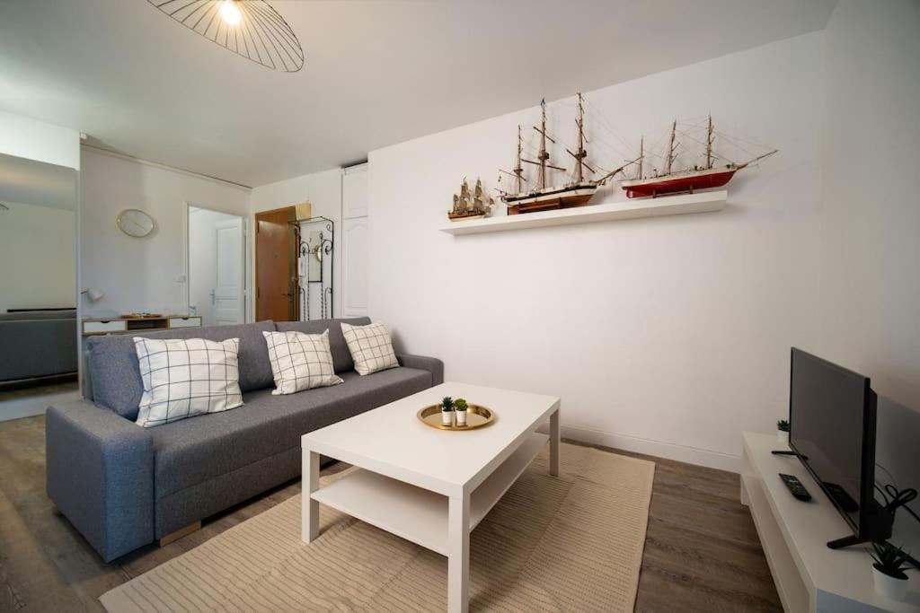 Fully Equipped Balcony Sleeps 7 Wifi Apartment Marseille