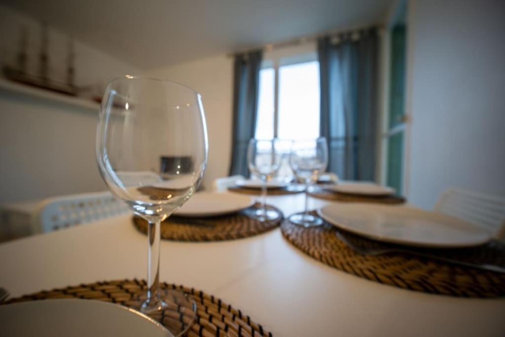Fully Equipped Balcony Sleeps 7 Wifi * Marseille